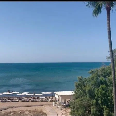 Luxury Beachfront - 4 Double 3 Bathrooms דירה דניה