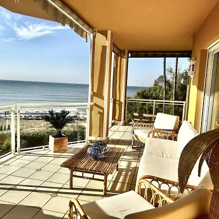 Luxury Beachfront - 4 Double 3 Bathrooms Apartman