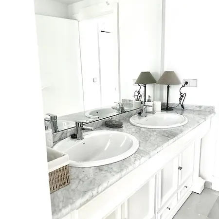 Luxury Beachfront - 4 Double 3 Bathrooms * דניה