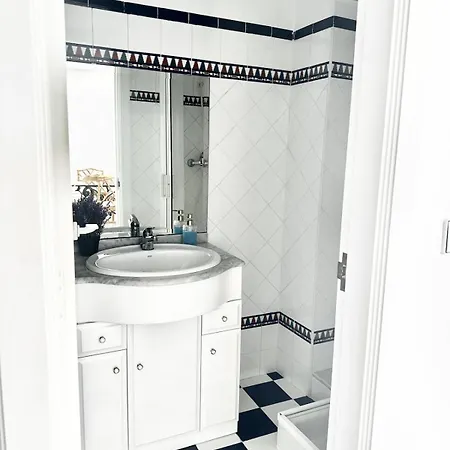 Luxury Beachfront - 4 Double 3 Bathrooms דירה דניה