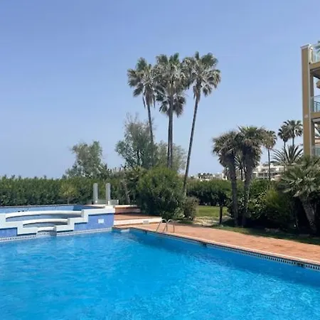 Luxury Beachfront - 4 Double 3 Bathrooms דירה *